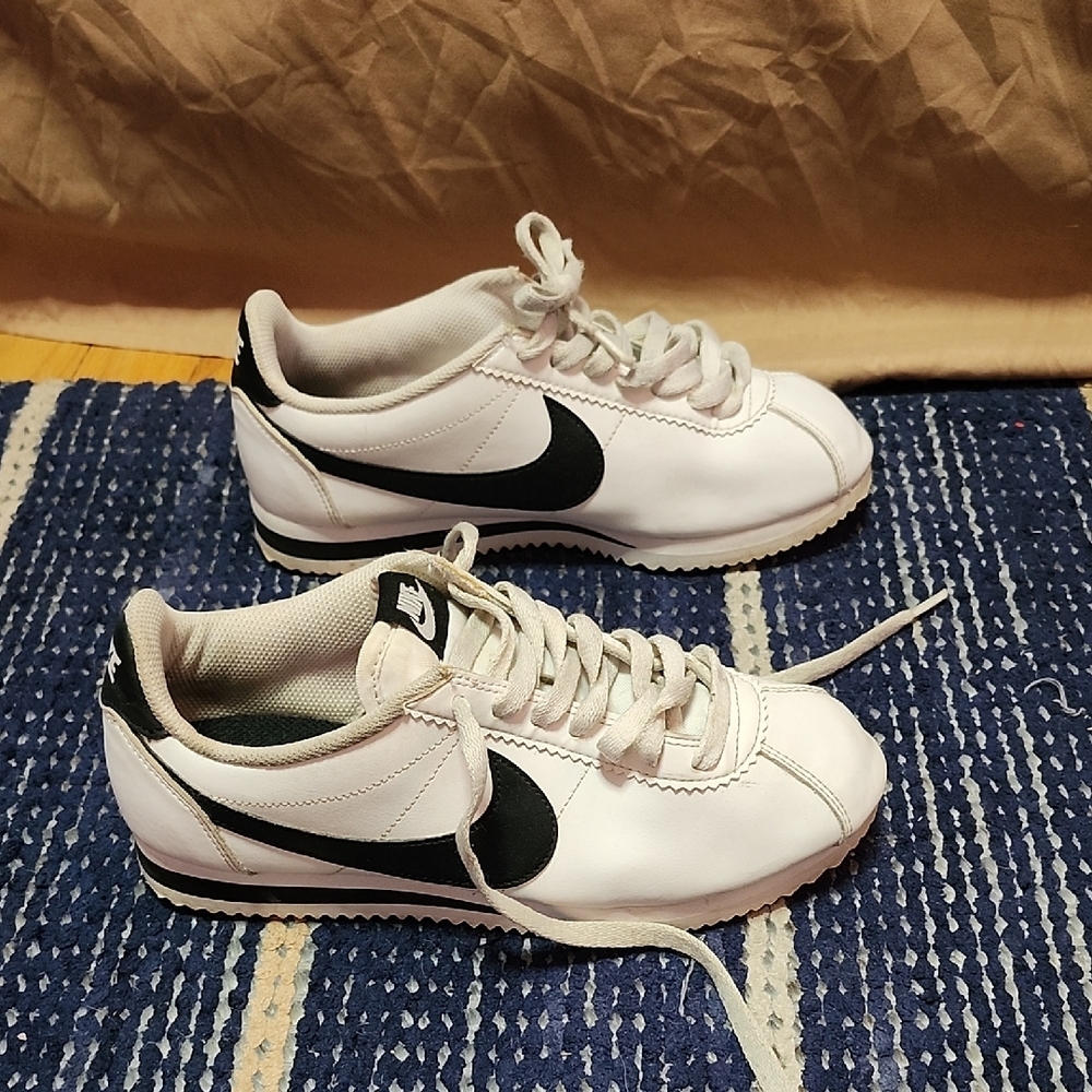 Nike White and Black Athletic Shoes NO BOX
